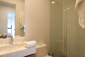 Shower, towels, shampoo