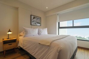 3 bedrooms, desk, WiFi, bed sheets