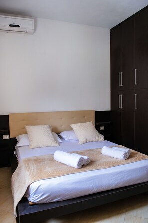 3 makuuhuonetta, silitysrauta/-lauta, Wi-Fi, vuodevaatteet