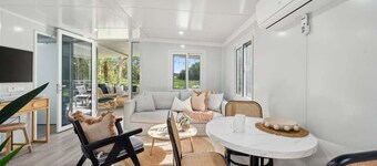Leos Beach Hideaway, Stylish Tiny Home