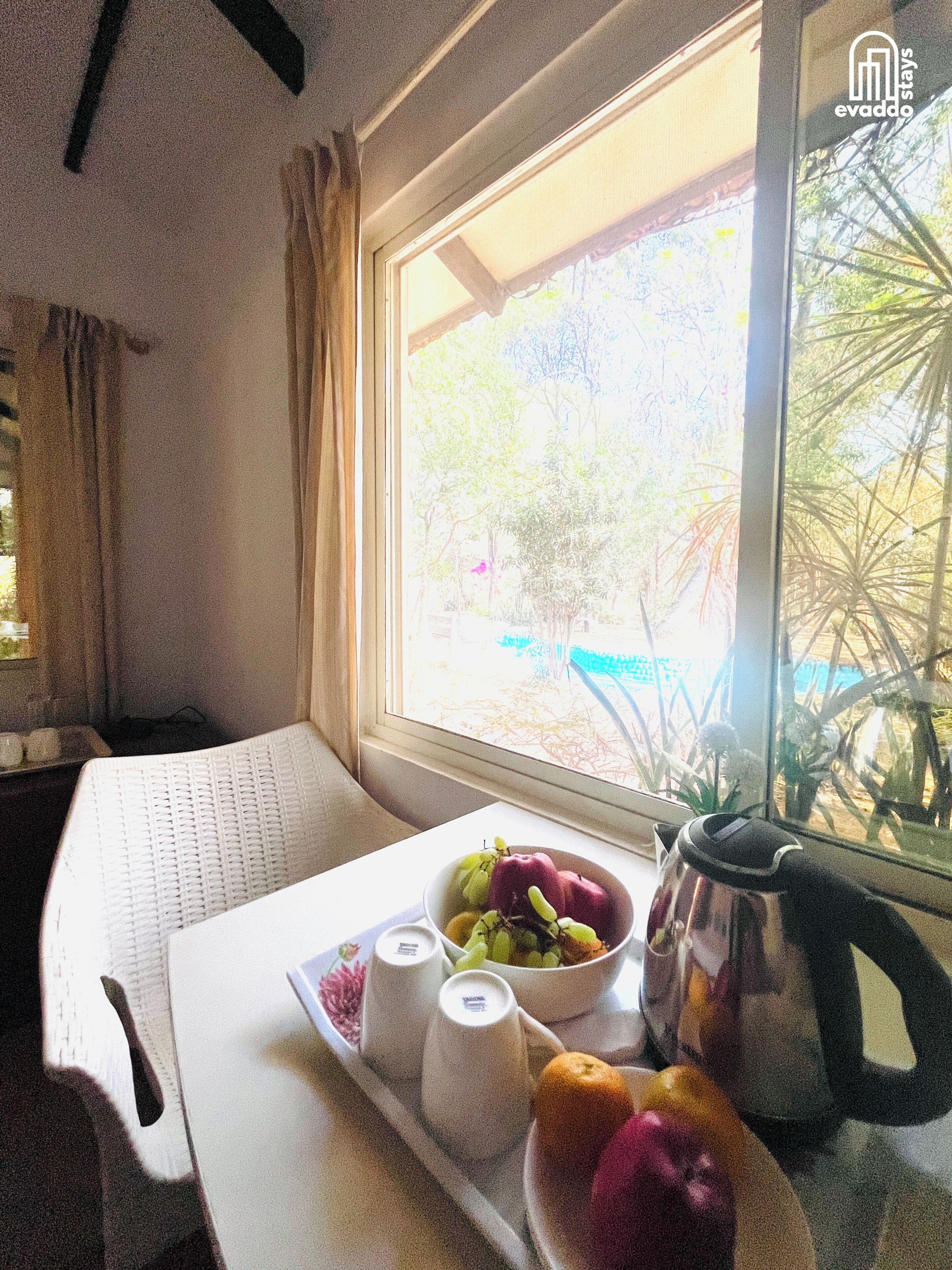 Habitación doble Confort | Escritorio, espacio para trabajar con laptop y cortinas blackout 