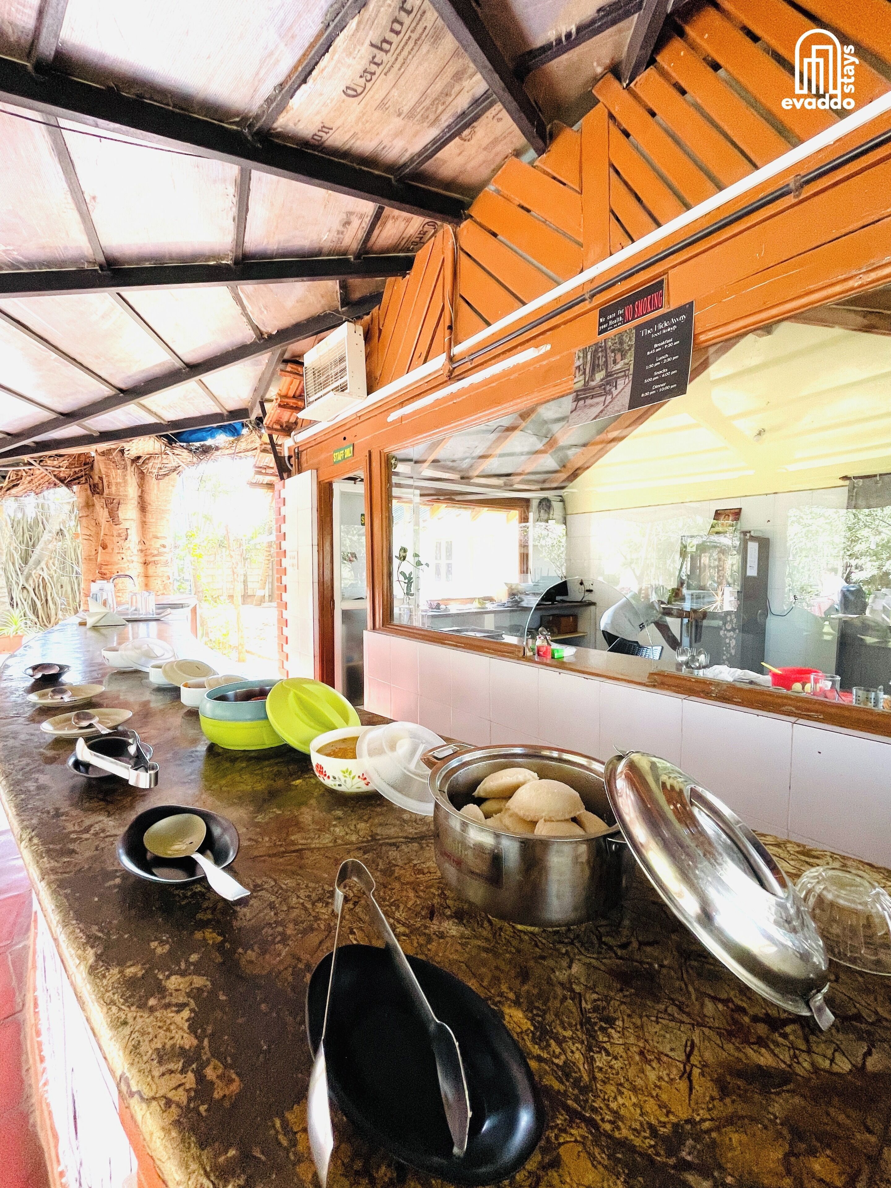 Buffet déjeuner gratuit tous les jours
