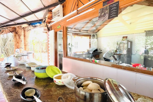Bao gồm bữa sáng buffet hàng ngày