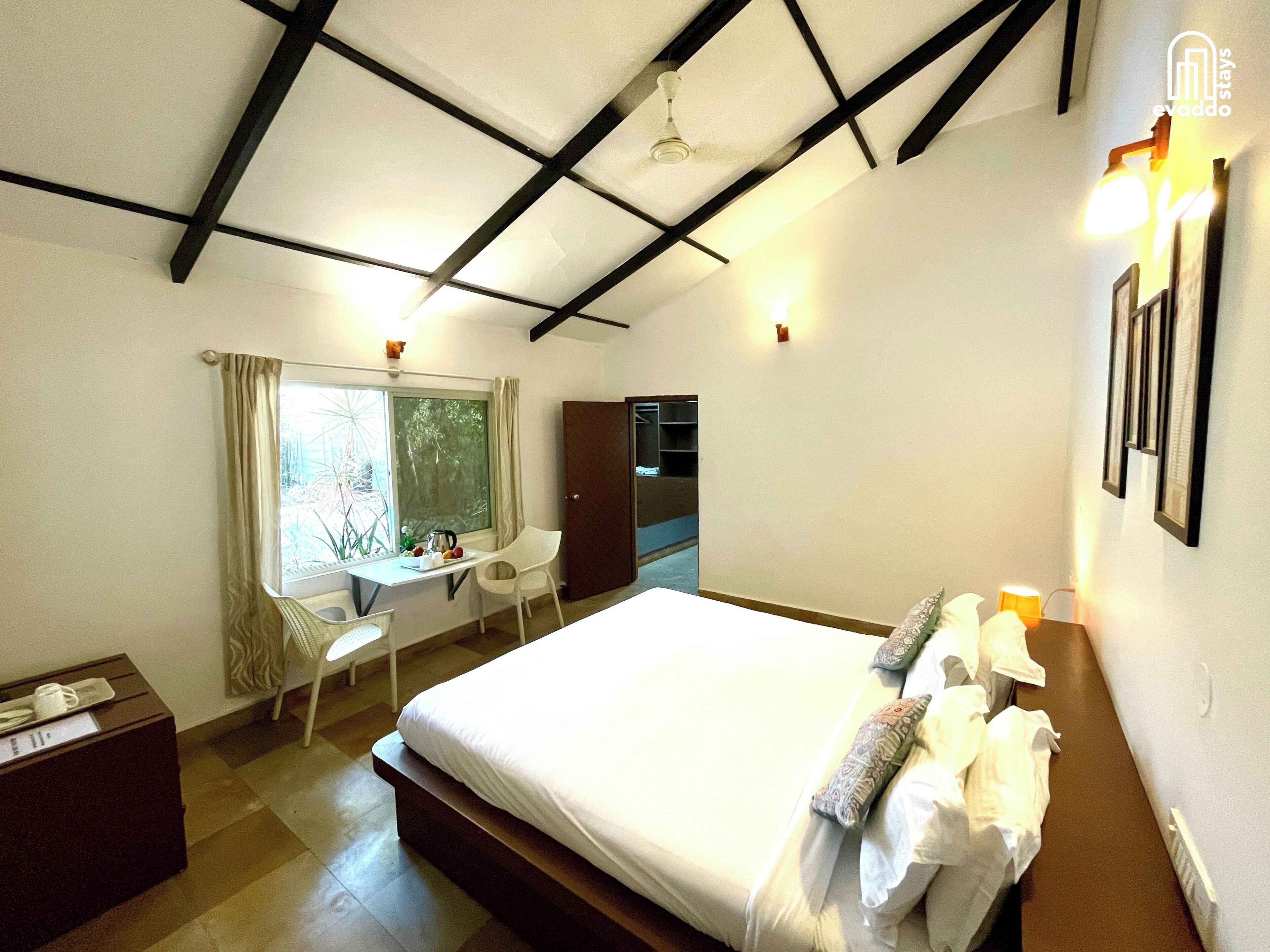 Comfort Double Room | Desk, laptop workspace, blackout drapes, WiFi (free)