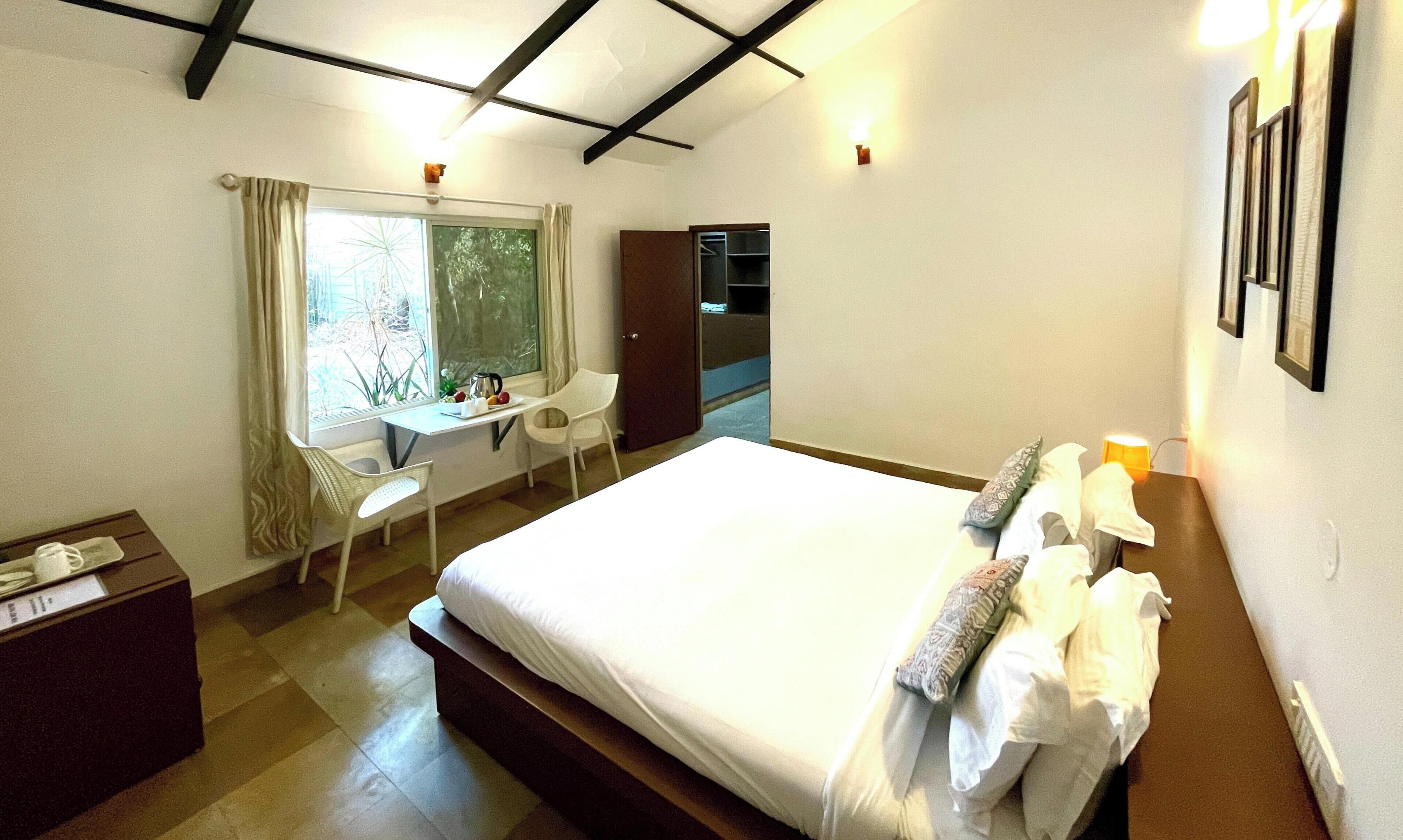Comfort Double Room | Desk, laptop workspace, blackout drapes, WiFi (free)