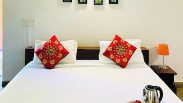 Deluxe Double Room | Desk, laptop workspace, blackout drapes, WiFi (free)