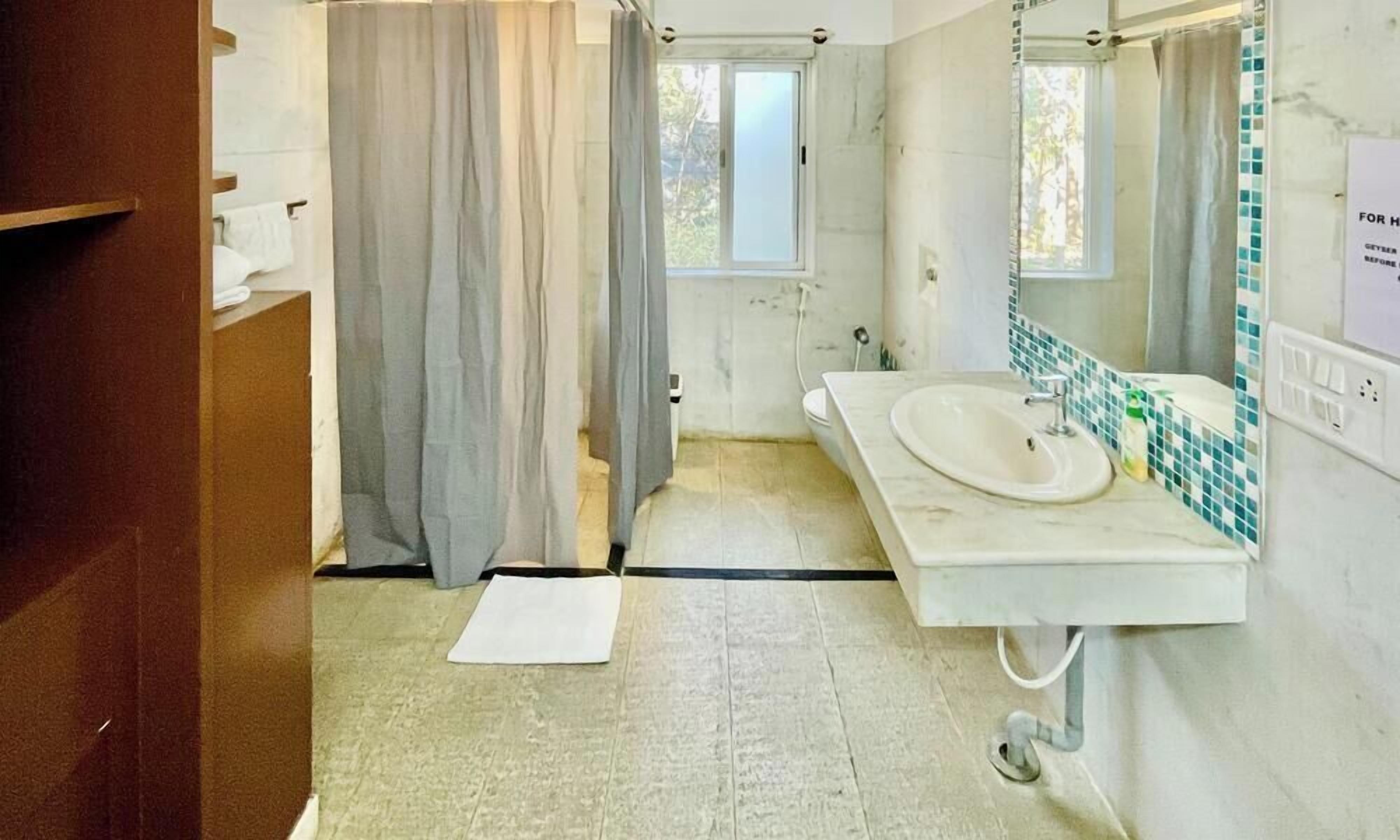Comfort Double Room | Bathroom | Shower, towels, soap, toilet paper