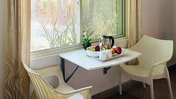 Comfort Double Room | Desk, laptop workspace, blackout drapes, WiFi (free)