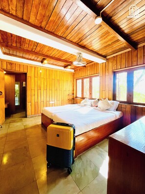 Standard Double Room | Desk, laptop workspace, blackout drapes, WiFi (free) - The Hideaway Hosur by evaddo stays (Hosur)