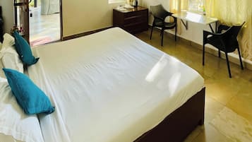 Habitación Deluxe doble | Escritorio, espacio para trabajar con un portátil, cortinas opacas