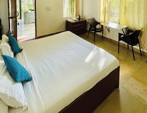 Habitación Deluxe doble | Escritorio, espacio para trabajar con un portátil, cortinas opacas