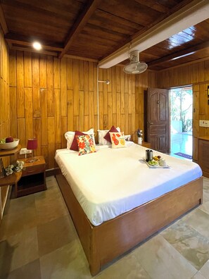 Classic-Doppelzimmer | Schreibtisch, laptopgeeigneter Arbeitsplatz, Verdunkelungsvorhänge