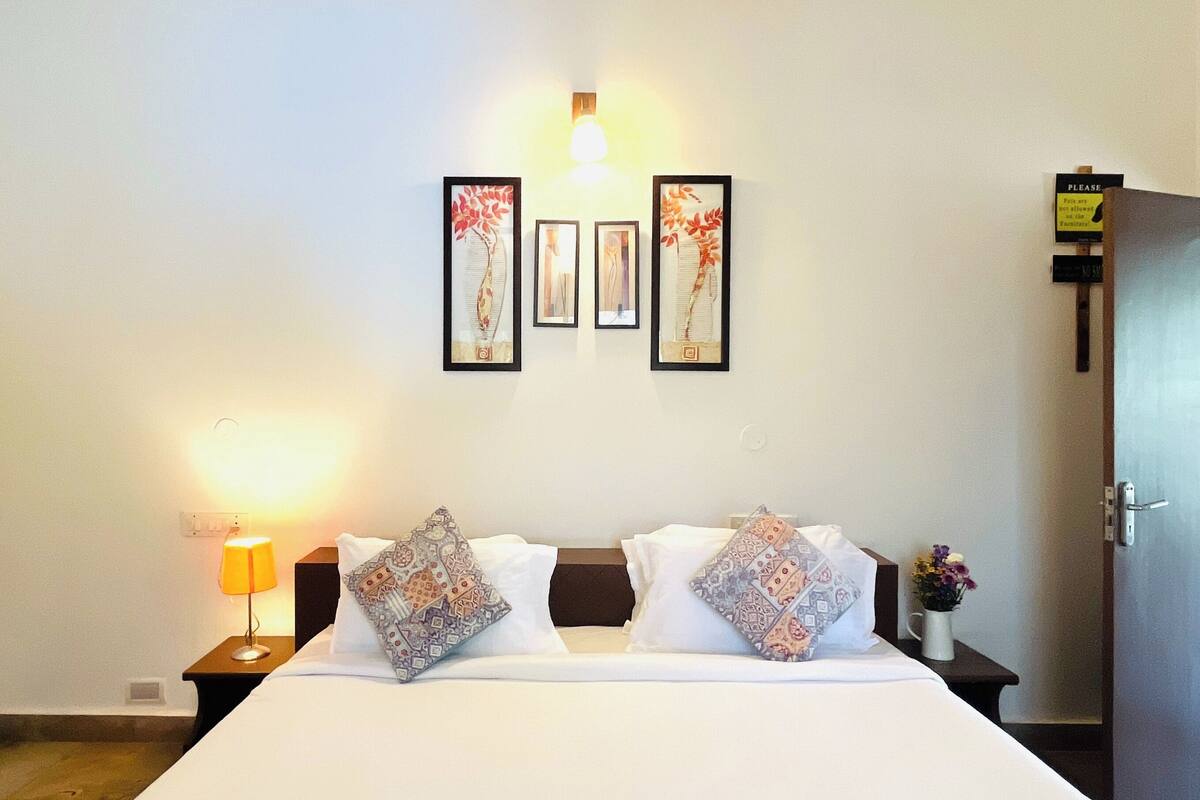 Desk, laptop workspace, blackout drapes, WiFi (free)