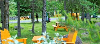 Motel Des Cascades : Large Family Room