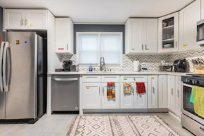 Micro-ondes, four, plaque de cuisson, lave-vaisselle