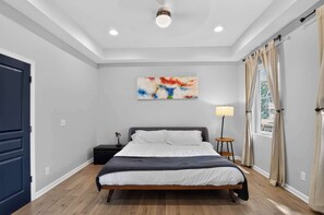 3 Schlafzimmer, Schreibtisch, Bügeleisen/Bügelbrett, WLAN