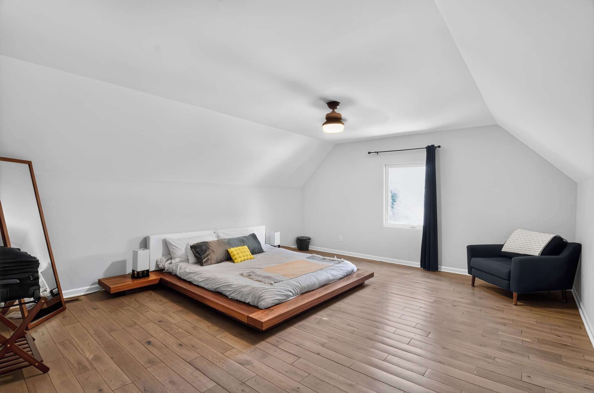 3 bedrooms, desk, iron/ironing board, WiFi