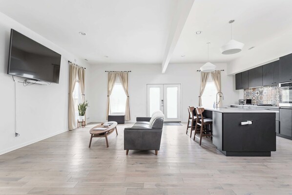 テレビ、書斎 / ワークスペース