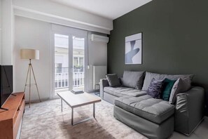 Luxury Apartment, City View | Living room - Acropolis view (Athens)