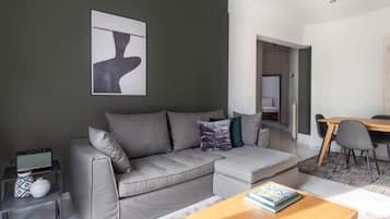 Luxury Apartment, City View | Living room