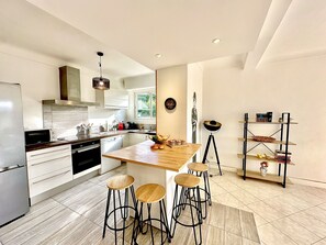 ثلاجة، ميكروويف، فرن، غسالة أطباق