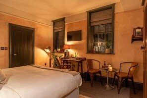 Studio Suite, City View | Desk, laptop workspace, iron/ironing board, free WiFi - The Wolfpack Inn (London)