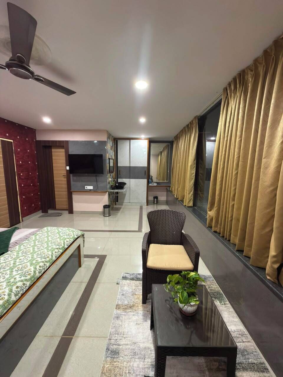 Habitación Deluxe doble | Ropa de cama de alta calidad y colchones viscoelásticos