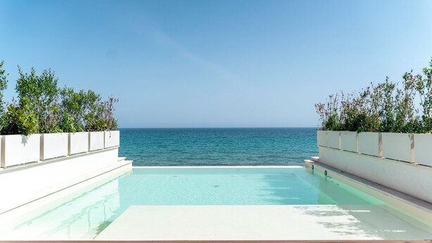 An infinity pool with a clear view of the sea. - New Bussola (Quartu Sant'Elena)