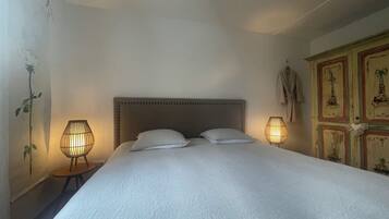 3 bedrooms, iron/ironing board, travel cot, free WiFi