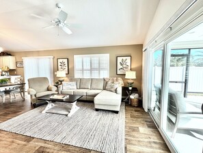 Smart TV - Life's A Beach - 3/2 w/ Golf Cart in The Village of DeLuna (The VIllages)