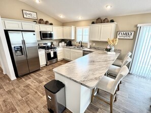 Fridge, microwave, oven, stovetop - Life's A Beach - 3/2 w/ Golf Cart in The Village of DeLuna (The VIllages)