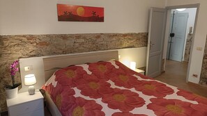 2 chambres, fer et planche à repasser, Wi-Fi, draps fournis