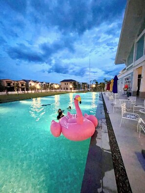 4 outdoor pools