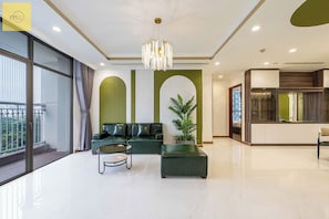 Family Apartment, 4 Bedrooms, Balcony, City View | Living area