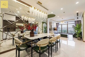 Family Apartment, 4 Bedrooms, Balcony, City View | In-room dining - Landmark 81 Magical Tower Apartment (Ho Chi Minh City)