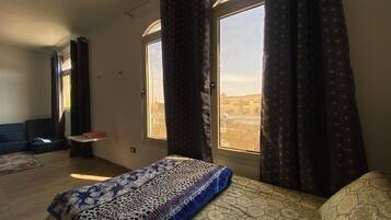 2 bedrooms, in-room safe, desk, iron/ironing board