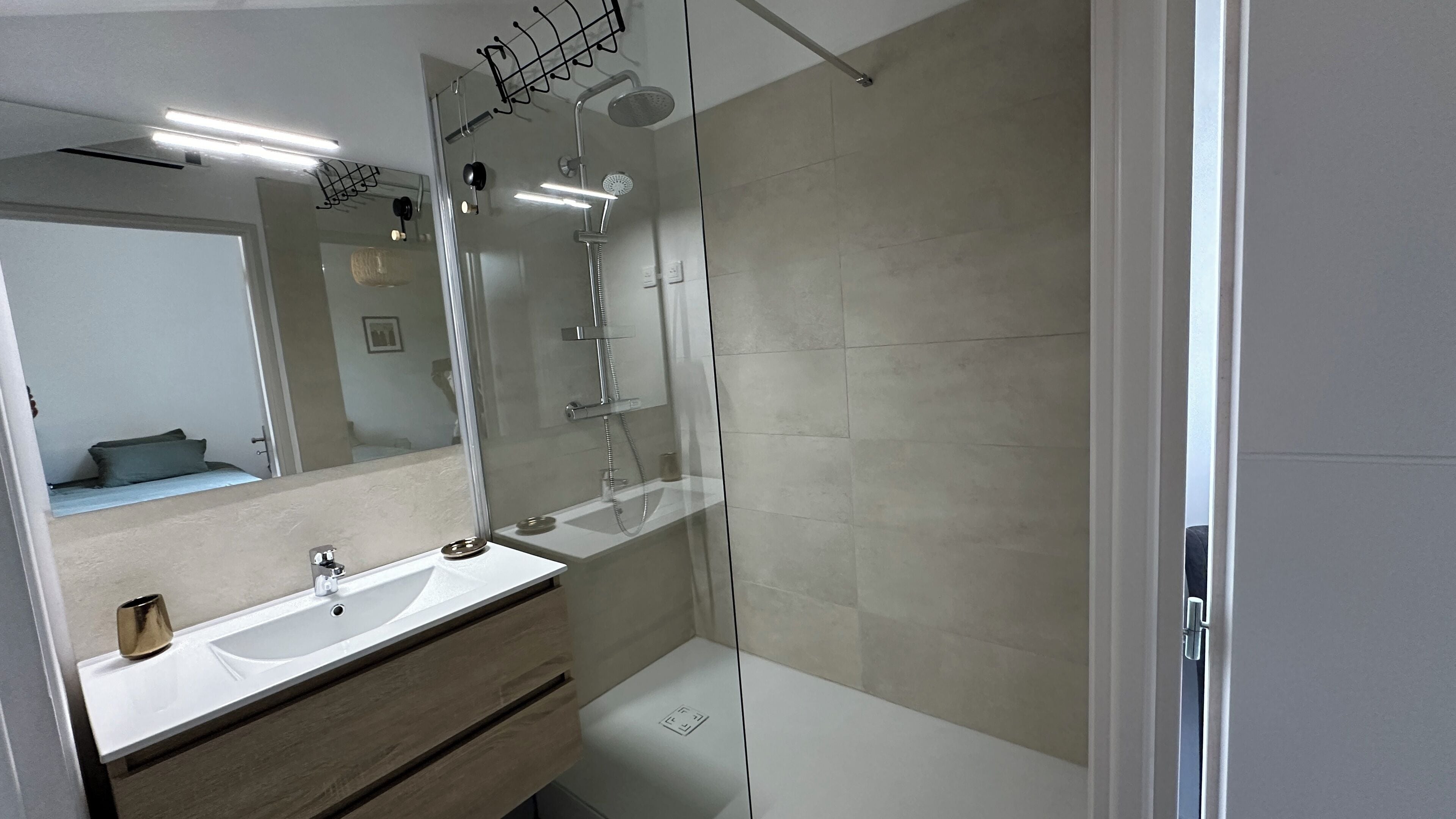 Comfort kamer, 1 twee- of 2 eenpersoonsbedden, uitzicht op tuin | Badkamer