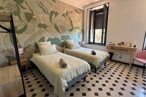 Habitación Confort con 1 cama matrimonial o 2 individuales, vista al jardín | Wifi gratis 