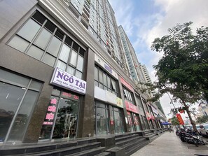 Apartment, 1 Bedroom, Accessible, Smoking | Exterior