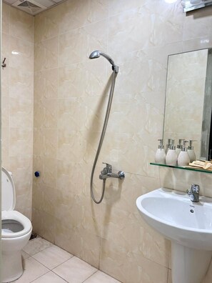 A bathroom with a shower, toilet, and sink. - Ha Long City Retreat - Cozy 35m2 Apartment in the Heart of the City (Hong Gai)