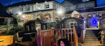 Cosy lakeside lodge, ensuite bedrooms, pet-friendly, opt spa.  Belleek Fermanagh