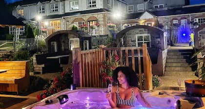 Cosy lakeside lodge, ensuite bedrooms, pet-friendly, opt spa. Belleek Fermanagh