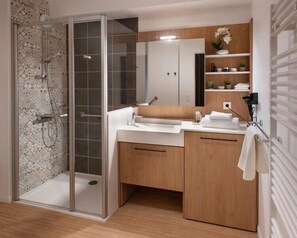 Shower, soap, shampoo, toilet paper - DOMITYS ROUEN LES MOSAIQUES (Rouen)