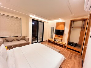 1 bedroom, in-room safe, free WiFi