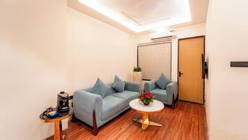 In-room safe, free WiFi