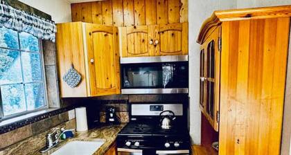 Cozy Bear South - Inside Yosemite - Sleeps 5