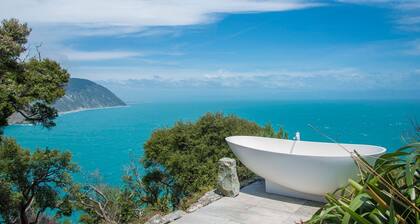A secluded hut with breathtaking ocean views