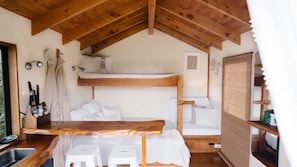 1 bedroom, bed sheets