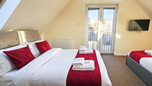2 habitaciones, tabla de planchar con plancha, wifi y ropa de cama