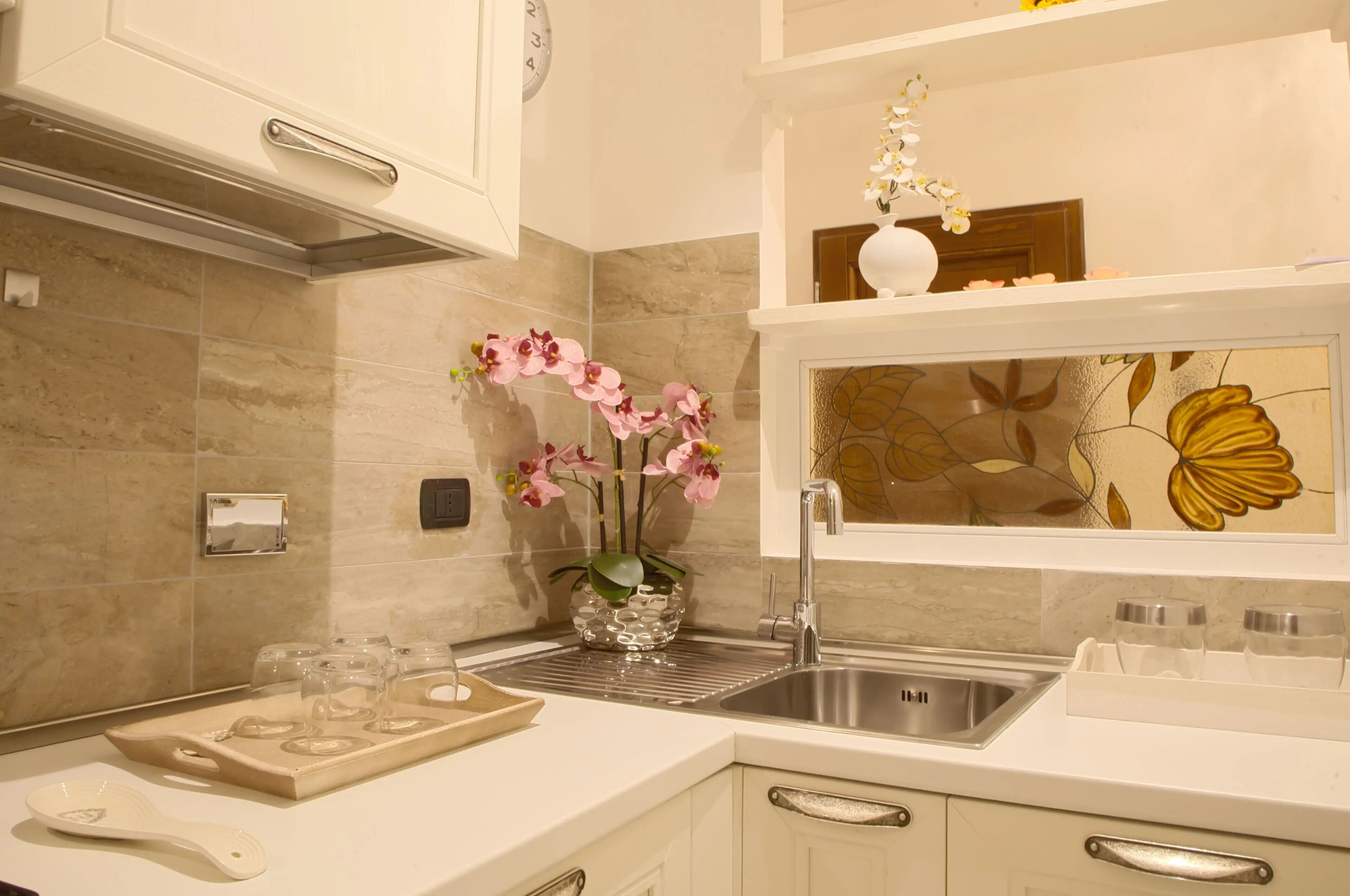 Kylskåp, ugn, spishäll och diskmaskin